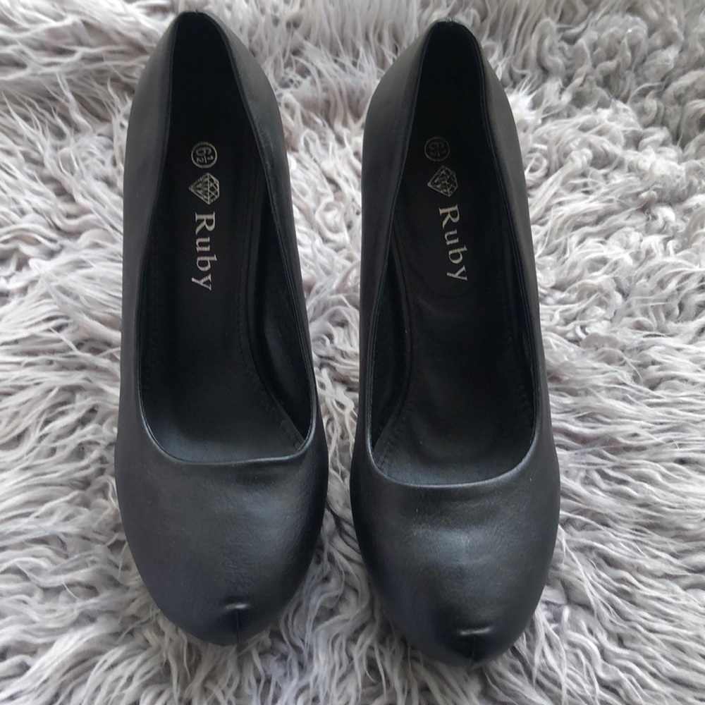 High heels - Picture 2 of 3